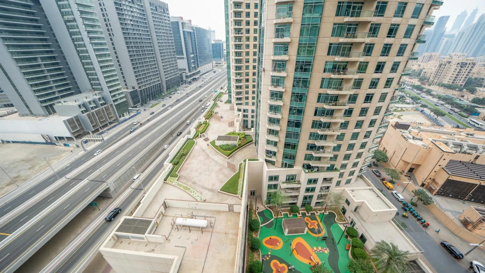 Chic Studio With Pool & Gym Near Burj Khalifa & Dubai Mall Apartment
