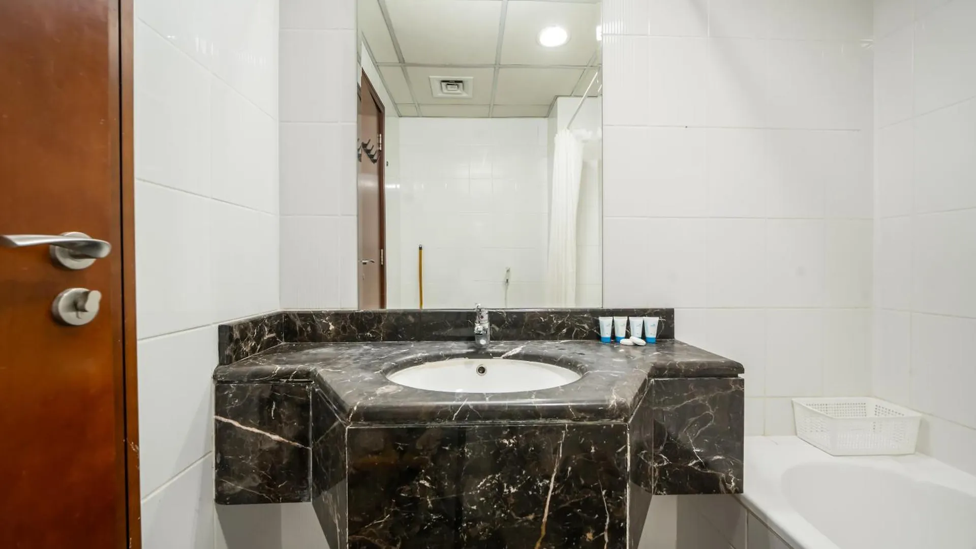 Chic Studio With Pool & Gym Near Burj Khalifa & Dubai Mall 0*,  United Arab Emirates