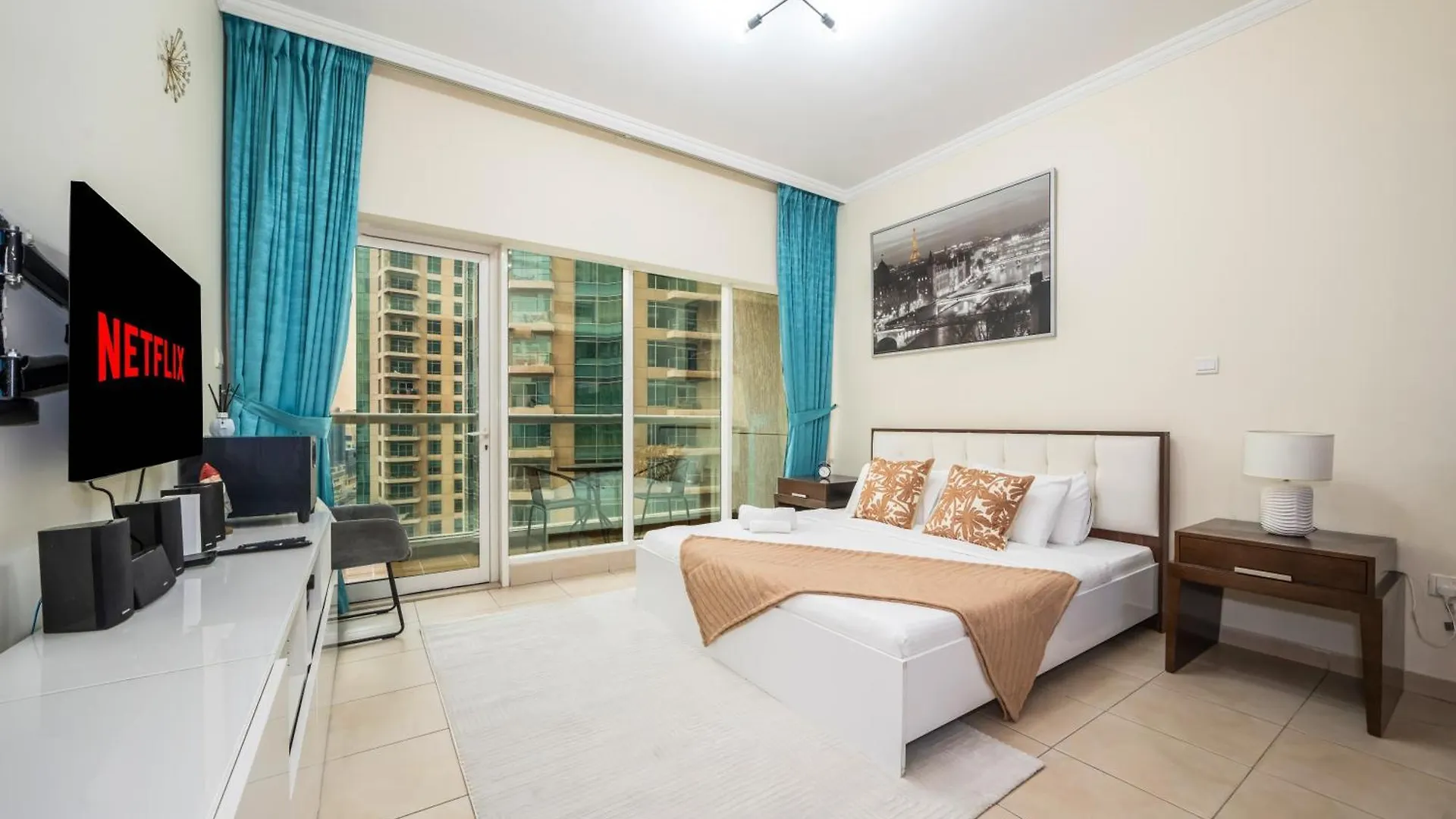 Chic Studio With Pool & Gym Near Burj Khalifa & Dubai Mall Apartment